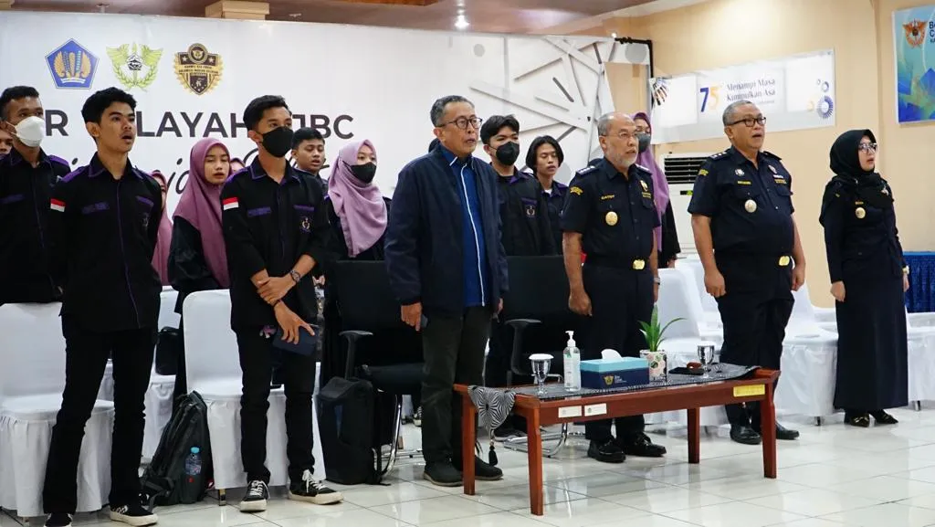 Mahasiswa FEB Unismuh Makassar menyambangi Bea Cukai, Dapatkan Edukasi Terkait Kepabeanan dan Cukai